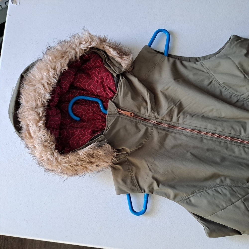 Mountain HardWear Forest Green Vest - Picture 4 of 9